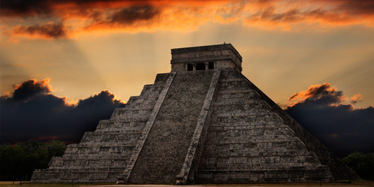 El Castillo Pyramid, Chichen Itza, Yucatan, Mexico