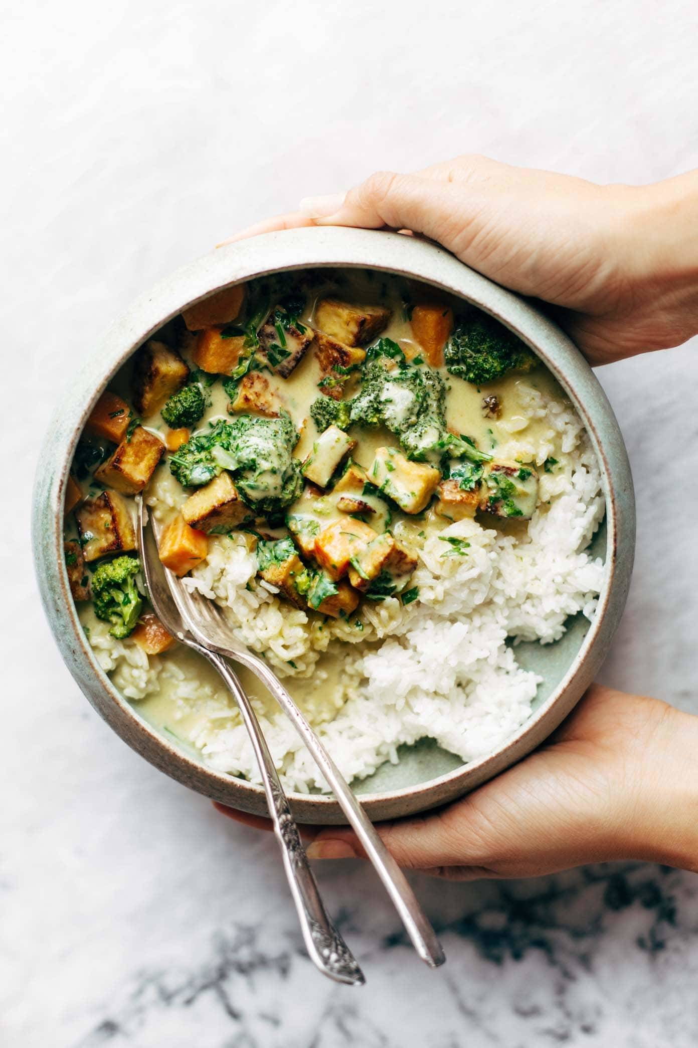 5-Ingredient Green Curry! packed with tons of veggies, an easy green curry sauce, and finished with golden raisins and cilantro. Easy! | pinchofyum.com