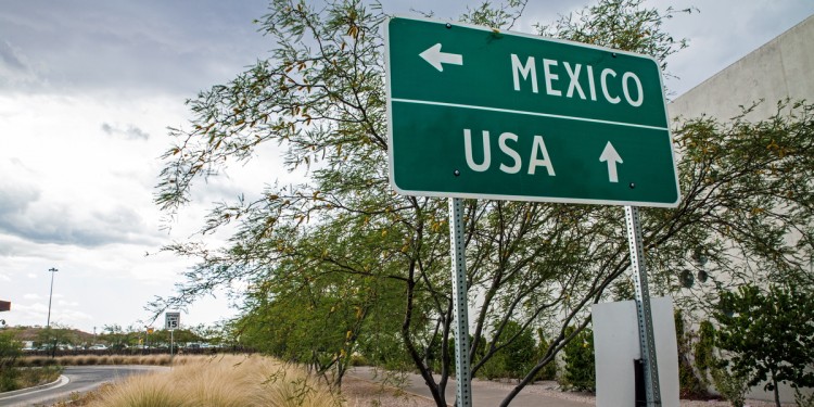 US Mexico Border Signpost